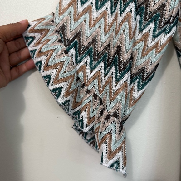 Women’s Chevron Patterned Top - Picture 9 of 10